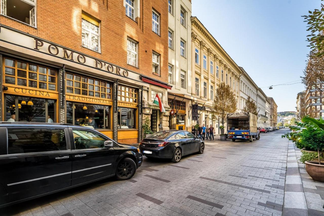 Urban Stable Luxury Apartments Budapest Luaran gambar