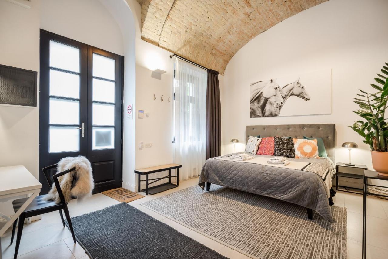 Urban Stable Luxury Apartments Budapest Luaran gambar