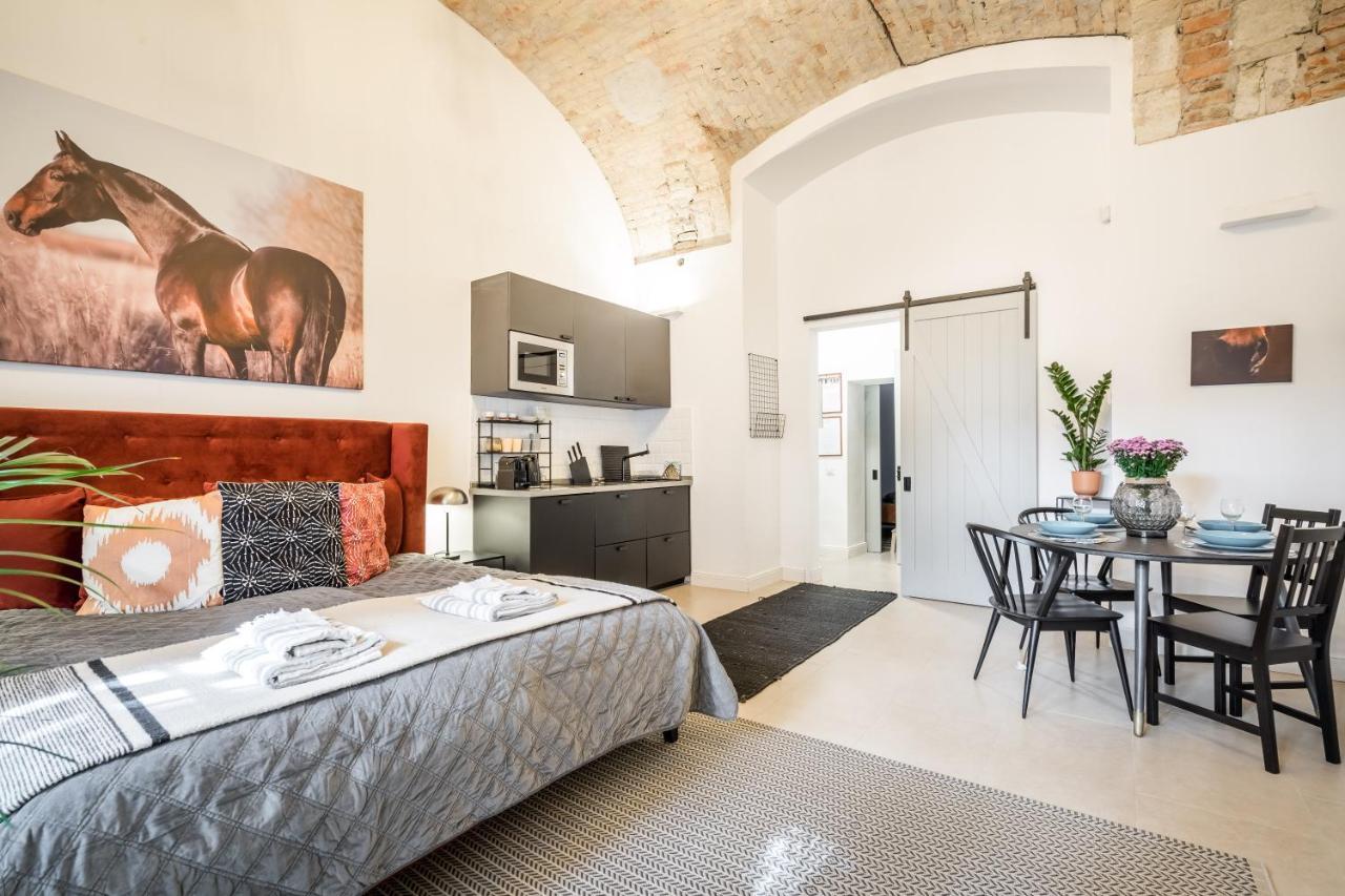 Urban Stable Luxury Apartments Budapest Luaran gambar